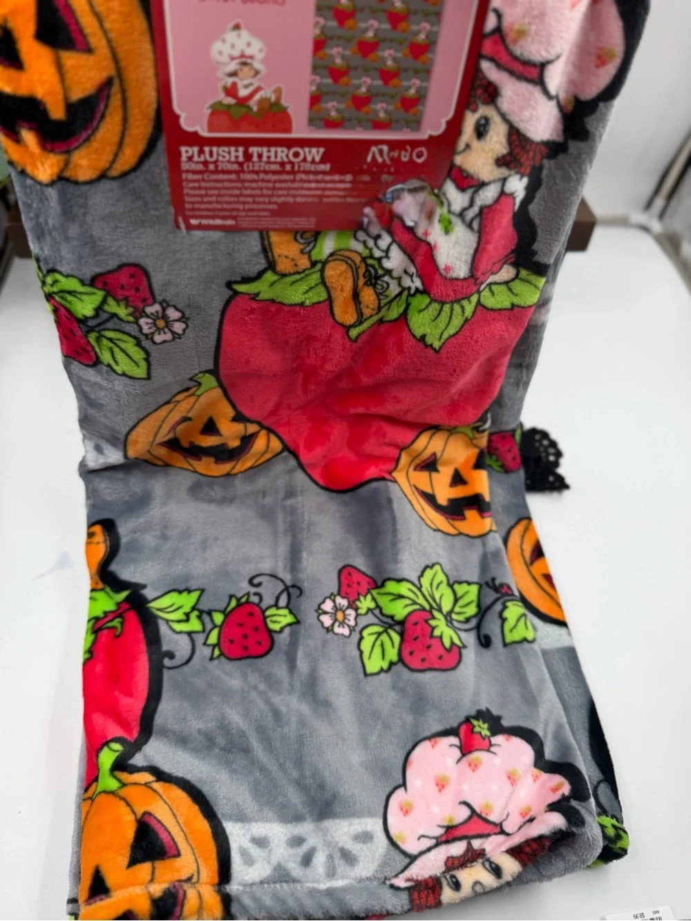 strawberry shortcake halloween plush throw blanket 50x70 nwt